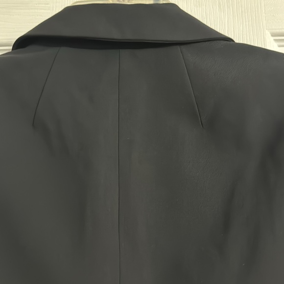 Cropped Tuxedo Blazer - Picture 9 of 11